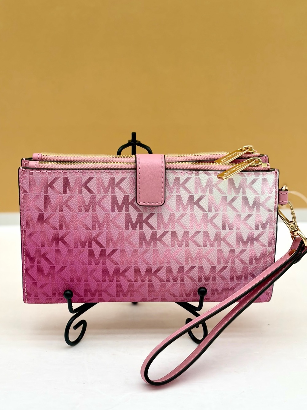 MICHAEL KORS Sheila Large Ombre Signature Logo Tote Bag and wallet Set
Carnation - Picture 8 of 16